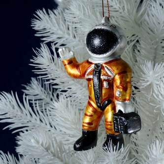 Фарфоровая елочная игрушка советский космонавт